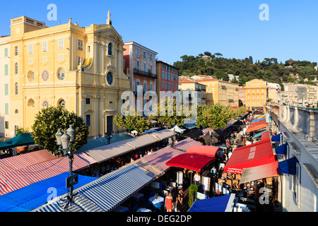 Ristoranti esterni istituito a Cours Saleya, Nizza, Alpes Maritimes, Provenza, Cote d'Azur, Costa Azzurra, Francia, Europa Foto Stock