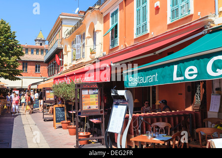 Ristoranti a Cours Saleya, Nizza, Alpes Maritimes, Provenza, Cote d'Azur, Costa Azzurra, Francia, Europa Foto Stock
