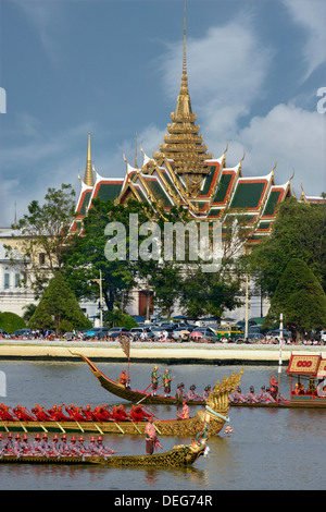 Royal chiatte sul fiume Chaopraya, Bangkok, Thailandia, Sud-est asiatico, in Asia Foto Stock