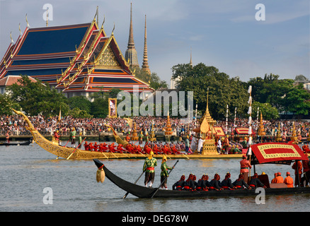 Royal chiatte sul fiume Chaopraya, Bangkok, Thailandia, Sud-est asiatico, in Asia Foto Stock