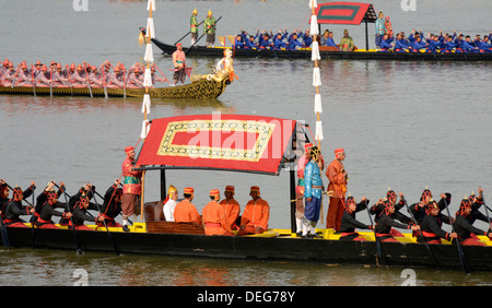 Royal chiatte sul fiume Chaopraya, Bangkok, Thailandia, Sud-est asiatico, in Asia Foto Stock