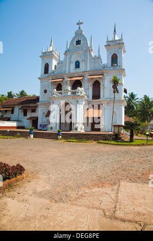 La facciata della chiesa di Sant'Antonio Chiesa, Siolim, Goa nord, Goa, India Foto Stock