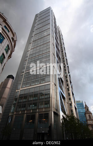 Londra, Regno Unito. Xviii Sep, 2013. I banchieri a 46 piani torre di airone su Bishopsgate, stanno contemplando chiamando in ricevitori, a causa di una riga tra le sue 3 grandi azionisti, Gerald Ronson, lo Stato riserva generale di Oman e riservate ai membri della famiglia reale saudita Credito: Ashok Saxena/Alamy Live News Foto Stock