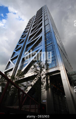 Londra, Regno Unito. Xviii Sep, 2013. I banchieri a 46 piani torre di airone su Bishopsgate, stanno contemplando chiamando in ricevitori, a causa di una riga tra le sue 3 grandi azionisti, Gerald Ronson, lo Stato riserva generale di Oman e riservate ai membri della famiglia reale saudita Credito: Ashok Saxena/Alamy Live News Foto Stock