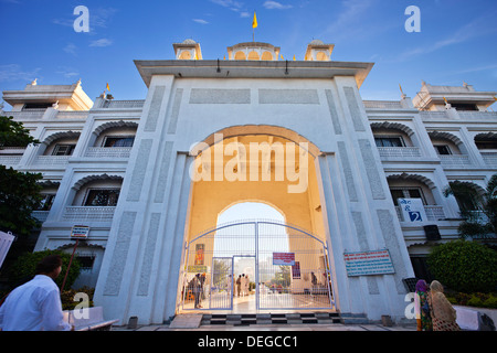 Basso angolo vista di entrata del Gurudwara, Hazur Sahib, Nanded, Maharashtra, India Foto Stock