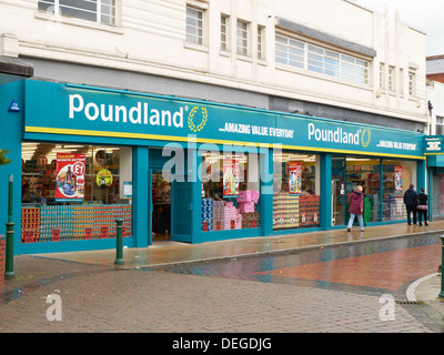 Poundland shop in Crewe Cheshire Regno Unito Foto Stock