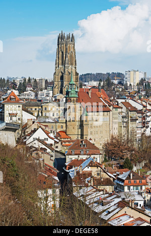 Il XIII secolo la chiesa gotica di San Nicolas, Cattedrale di Friburgo, Svizzera, Europa Foto Stock