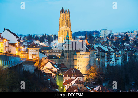 Il XIII secolo la chiesa gotica di San Nicolas, Cattedrale di Friburgo, Svizzera, Europa Foto Stock