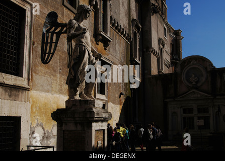 L'Italia. Roma. L'Arcangelo Michele. Statua di Raffaello da Montelupo (1504-1566). 1544. Castel Sant'Angelo. Foto Stock