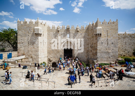 Damasco Gate nella Città Vecchia, sito Patrimonio Mondiale dell'UNESCO, Gerusalemme, Israele, Medio Oriente Foto Stock