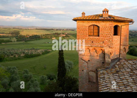 Fascio sul tetto di un hotel, Castello delle Quattro Torra a Siena, Toscana, Italia Foto Stock