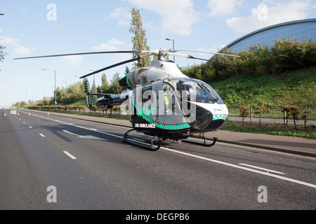 Kent Air Ambulance sbarcati in strada Foto Stock