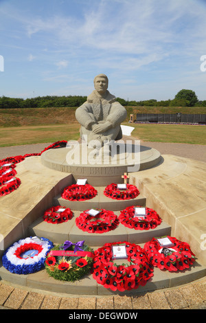Statua di airman al National Memorial alla battaglia di Gran Bretagna e 'i pochi' a Capel-le -Ferne vicino Folkestone, Kent, Inghilterra, Regno Unito Foto Stock