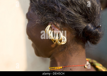 Donna con orecchino, Oriya tribù, Orissa, India Foto Stock