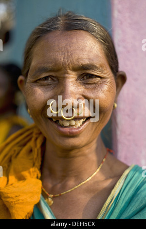 Donna con anello di naso, Oriya tribù, Orissa, India Foto Stock