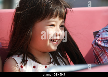 Oriental i bambini a giocare all'aperto Foto Stock