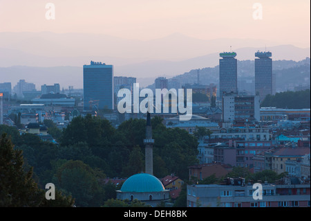 Parlamento bosniaco e le Torri Gemelle, Sarajevo, capitale della Bosnia ed Erzegovina, l'Europa. Foto Stock