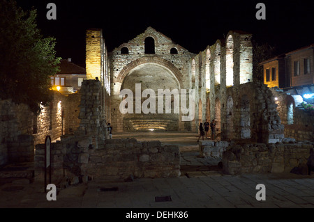 Chiesa cattedrale di Santa Sofia di Nesebar di notte Foto Stock