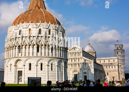 Battistero di Pisa, Duomo di Pisa, Torre Pendente di Pisa e Piazza dei Miracoli a Pisa, Toscana, Italia Foto Stock