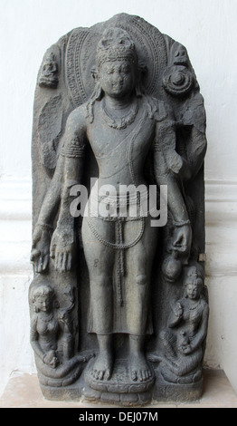 Sei Avalokitesvara armati, dal decimo secolo trovata nel Kurkihar, Bihar ora esposti nel Museo Indiano in Kolkata, il Nov 24,2012 Foto Stock