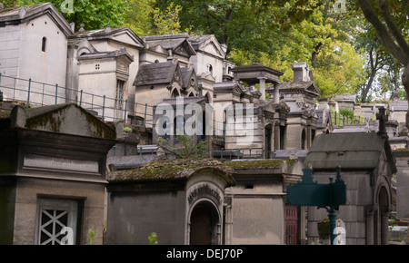 Famiglia cripte e tombe, il cimitero di Père Lachaise, Parigi, Francia Foto Stock