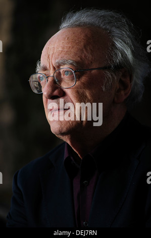 Alfred Brendel KBE, pianista austriaco, poeta, artista e autore, frequentando la Edinburgh International Book Festival 2013 Foto Stock