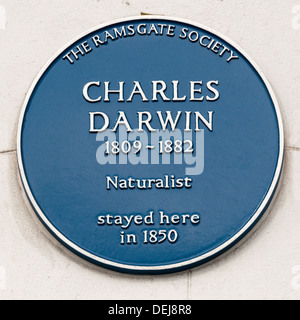 Una società di Ramsgate targa blu su una casa in cui Charles Darwin alloggiato nel 1850. Foto Stock