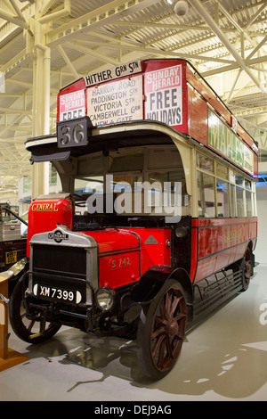 Generale società Omnibus bus.Heritage Motor Centre è la più grande collezione del British classic auto d'epoca. Gaydon, England, Regno Unito Foto Stock