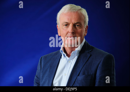 John Holmes, ex sottosegretario generale delle Nazioni Unite per gli affari umanitari al Edinburgh International Book Festival 2013 Foto Stock