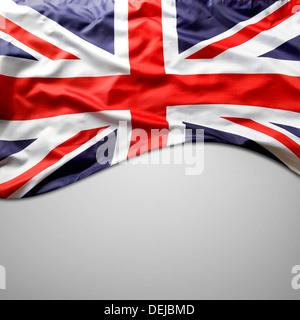 Primo piano della Union Jack flag su sfondo semplice. Spazio di copia Foto Stock