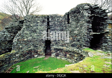 Dun troddan 2000+ anni Età del ferro broch insediamento fortificato a Glenelg, highland, Scozia. scale all'interno di muri in pietra a secco Foto Stock