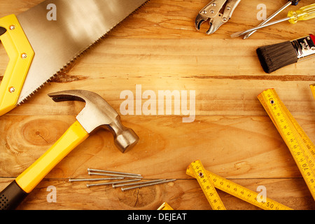 Una varietà di strumenti in legno. Spazi pubblicitari Foto Stock
