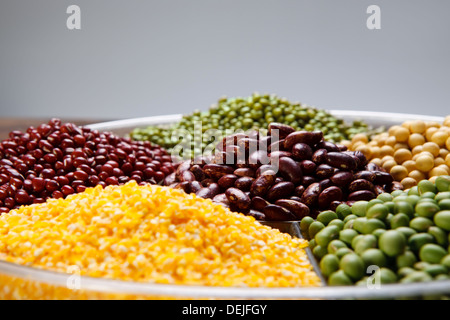 Il mais,nucleasi di fagiolo di soia,,verde fagiolo,rosso e fagiolo fagiolo Foto Stock