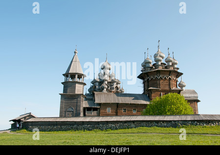 Chiese di legno su isola di Kizhi sul Lago Onega, Russia Foto Stock