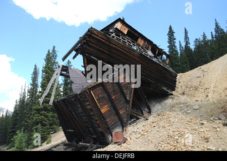 Vecchie miniere rimane vicino a St Elmo città fantasma, in Colorado. Foto Stock