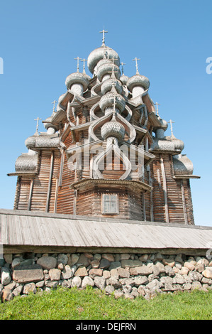 Chiese di legno su isola di Kizhi sul Lago Onega, Russia Foto Stock