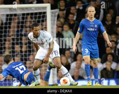 Londra, Inghilterra - 19 settembre: Tottenham's Mousa Dembele durante la UEFA Europa League gruppo K match tra Tottenham Hotspur da Inghilterra e di Tromso dalla Norvegia ha suonato presso la Stadio White Hart Lane, il 19 settembre 2013 a Londra, Inghilterra. (Foto di Mitchell Gunn/ESPA) Foto Stock