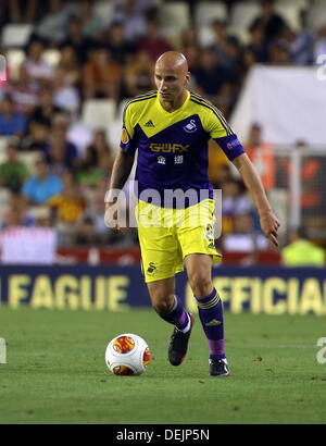 Valencia, Spagna. Giovedì 19 Settembre 2013 nell'immagine: Jonjo Shelvey di Swansea Re: UEFA Europa League contro il Valencia C.F v Swansea City FC, al Estadio Mestalla, Spagna, Credito: D Legakis/Alamy Live News Foto Stock