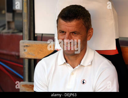 Valencia, Spagna. Giovedì 19 Settembre 2013 nell'immagine: Valencia manager Miroslav Dukic Re: UEFA Europa League contro il Valencia C.F v Swansea City FC, al Estadio Mestalla, Spagna, Credito: D Legakis/Alamy Live News Foto Stock