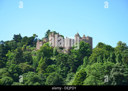 Il Castello di Dunster dal Castello di Dunster Prati, Dunster, Somerset, Inghilterra, Regno Unito Foto Stock