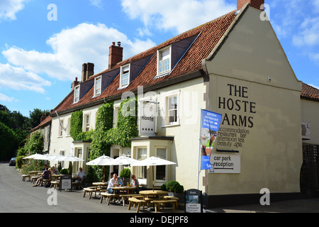 L'Hoste Arms Hotel, il verde, Burnham Market, Norfolk, Inghilterra, Regno Unito Foto Stock