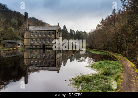 Hardcastle Crags rivolta Mill Mill pond Foto Stock