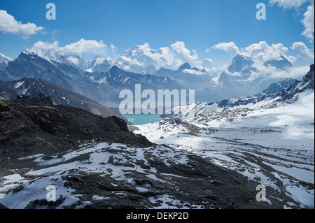 Vista dal Renjo La pass, himalaya nepalese, Everest Regione, guardando verso Gokyo Foto Stock