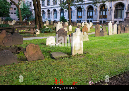 Chiesa della Trinità cimitero di Wall Street e Broadway a New York City Foto Stock