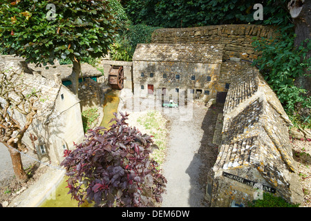 Il modello mostra villaggio Bourton sull'acqua Gloucestershire Cotswolds REGNO UNITO Foto Stock