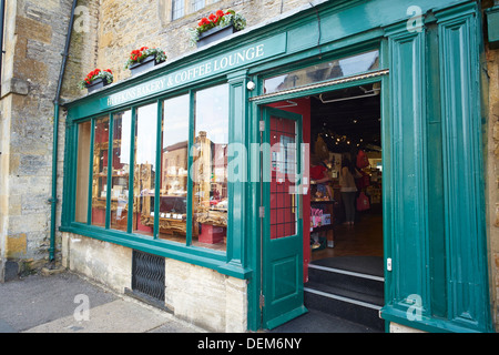 Huffkins panetteria e sale da tè La Piazza Stow on the Wold Gloucestershire Cotswolds REGNO UNITO Foto Stock