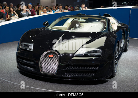 Francoforte - sett 16: Bugatti Veyron 16.4 Grand Sport Vitesse mostrato al sessantacinquesimo IAA (Internationale Automobil Ausstellung) Foto Stock