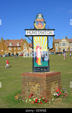 Città segno sul verde, Hunstanton, Norfolk, Inghilterra, Regno Unito Foto Stock