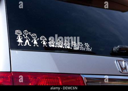 La grande famiglia stick figura la decalcomania sul minivan parabrezza posteriore - USA Foto Stock