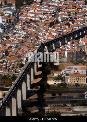 Vista aerea del Aguas Livres acquedotto a Lisbona, Portogallo Foto Stock